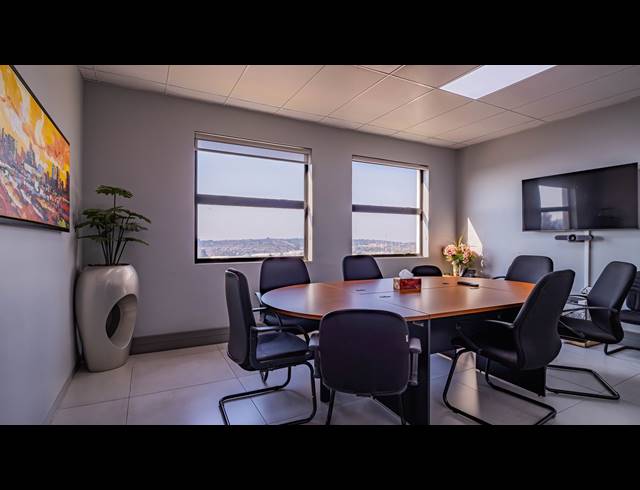 299M² OFFICE TO LET IN ALLEN'S NEK
